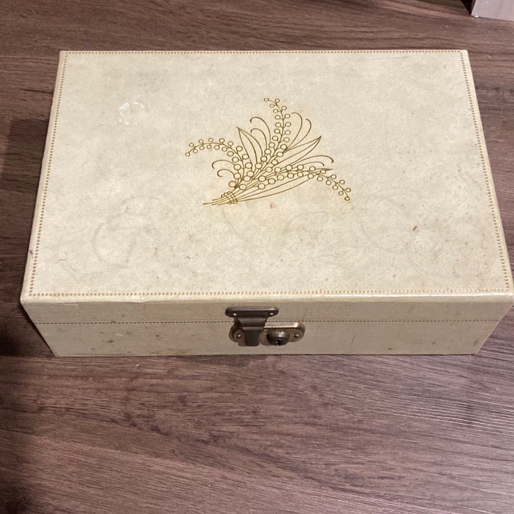 Vintage jewelry box